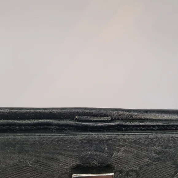Gucci Wallet with Silver Clasp And Key - Picture 4 of 13